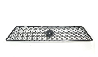 تصویر از جلو پنجره دنا با زه آبکاری و آرم مهرساز