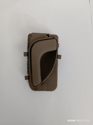 تصویر از دستگیره داخلی 405 و پارس سال بژ تیره فرنام راست