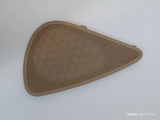 تصویر از قاب بلندگو SLX و 405 و پارس سال بژ روشن فرنام راست