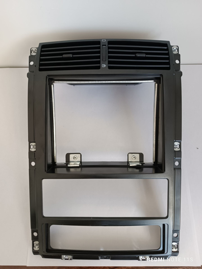 تصویر از پنل مرکزی داشبورد 405 و پارس سال مشکی فرنام